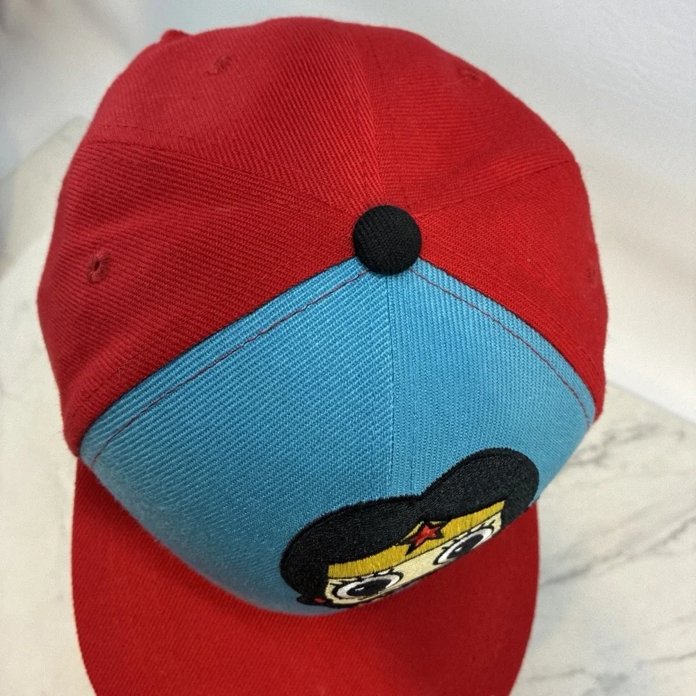 WONDER WOMAN SIX FLAGS DC FUNKO SNAPBACK HAT EXCELLENT